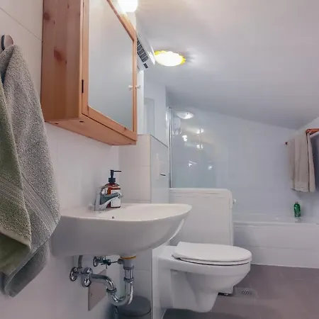 Cosy Attic Апартаменты Пула